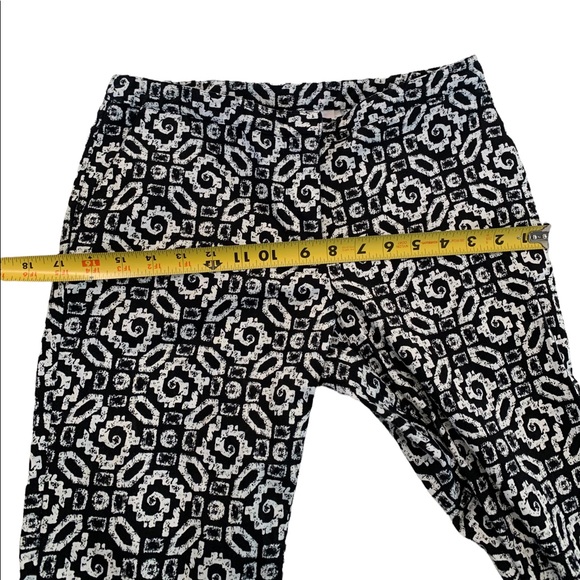 Ruby Rd. Black & White Capri Pants Size 4P - Picture 7 of 13